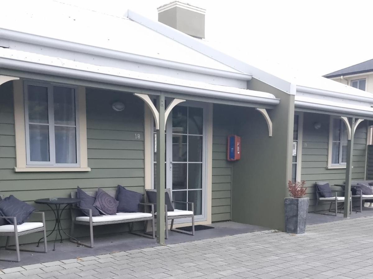 The Mews Oamaru Motel Екстериор снимка