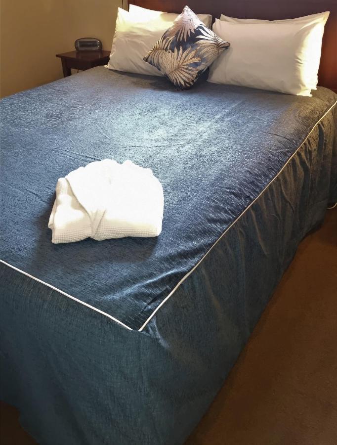 The Mews Oamaru Motel Екстериор снимка