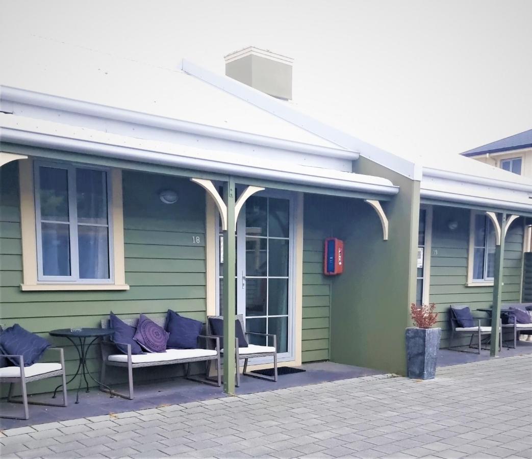 The Mews Oamaru Motel Екстериор снимка